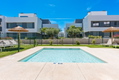 Moderno Oasis con Jardín y Piscinas en Vanian