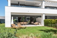 Moderno Oasis con Jardín y Piscinas en Vanian