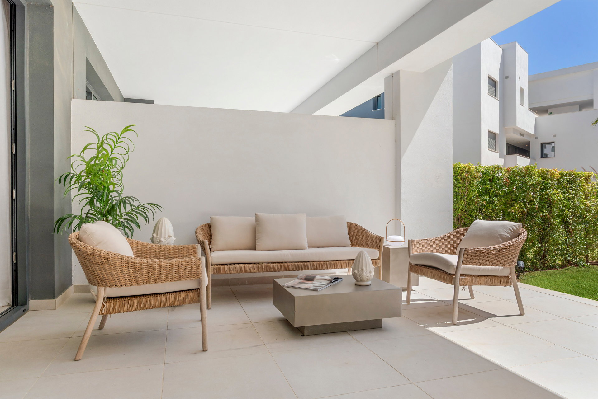 Moderno Oasis con Jardín y Piscinas en Vanian