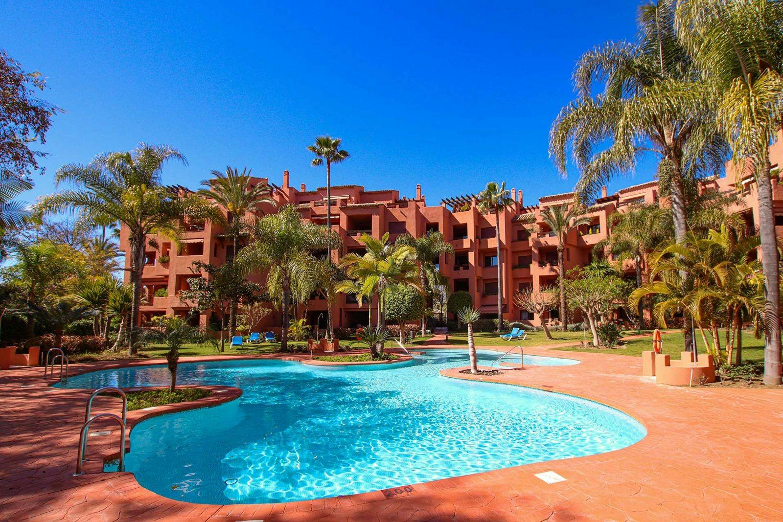 Spacious 4-Bedroom Apartment in a Luxurious Urbanization - Alicate Beach