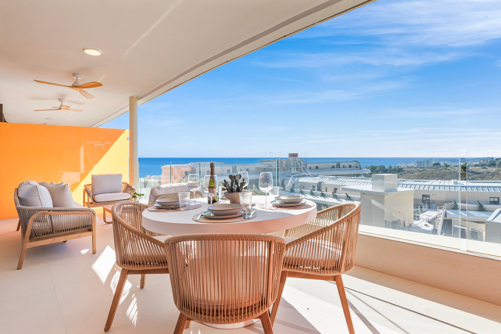 Apartamento premium con terraza y vistas panorámicas al mar en Higuerón