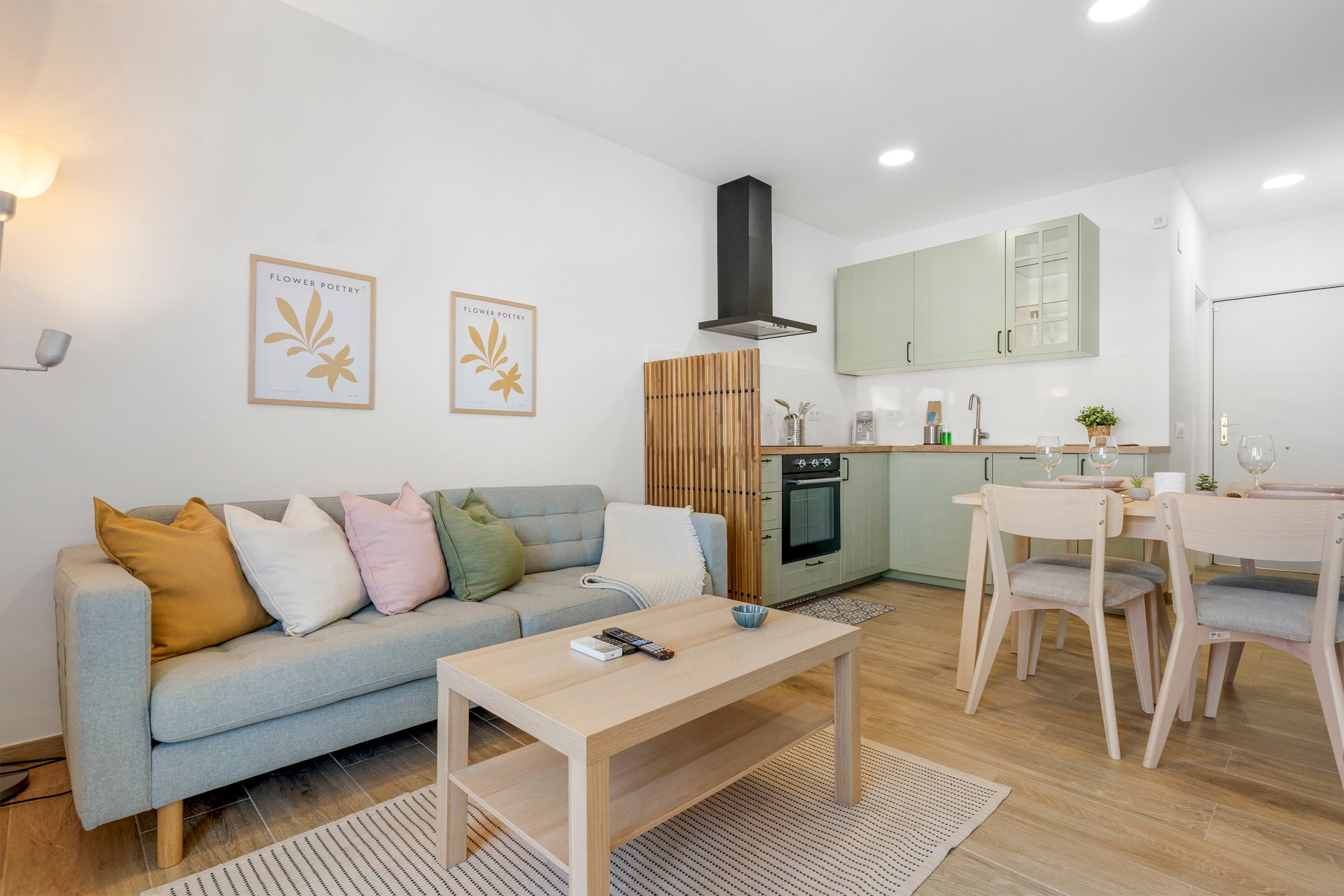 ¡Duerme en el soleado y coqueto Piso cerca del mar!