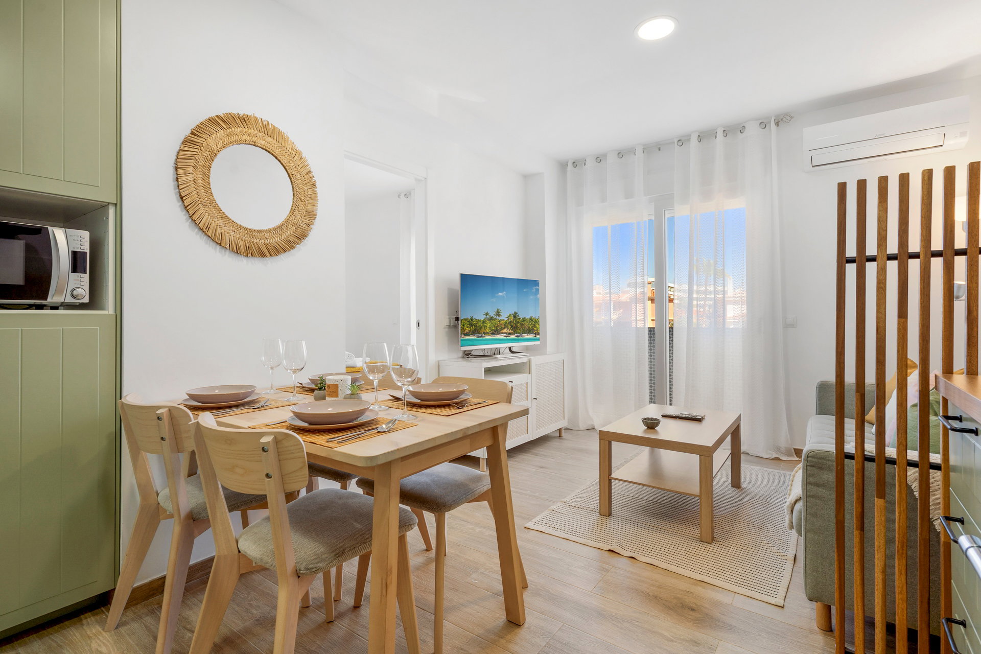 ¡Duerme en el soleado y coqueto Piso cerca del mar!