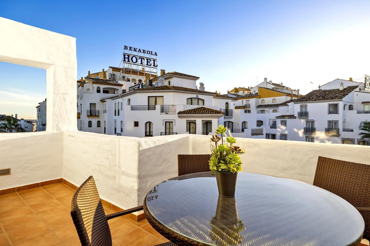 Terraza con vistas a Puerto Banus