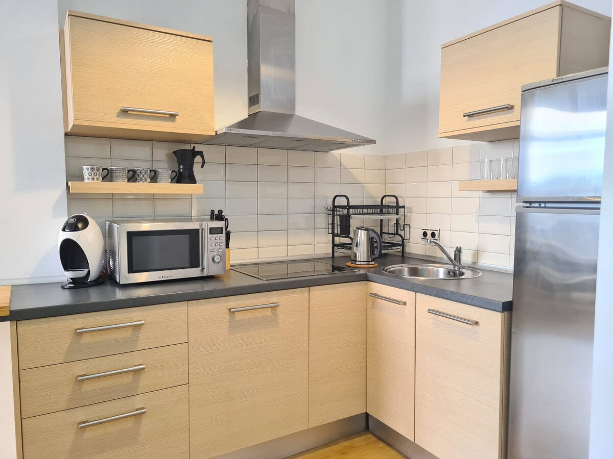 Full kitchen image 1