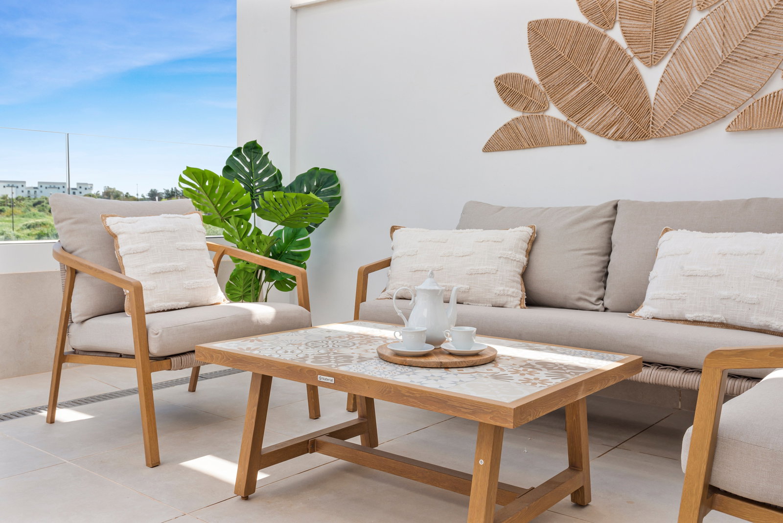 Apartamento Acogedor de Lujo en Estepona | 3 Dormitorios, Terraza, Piscina & Gym
