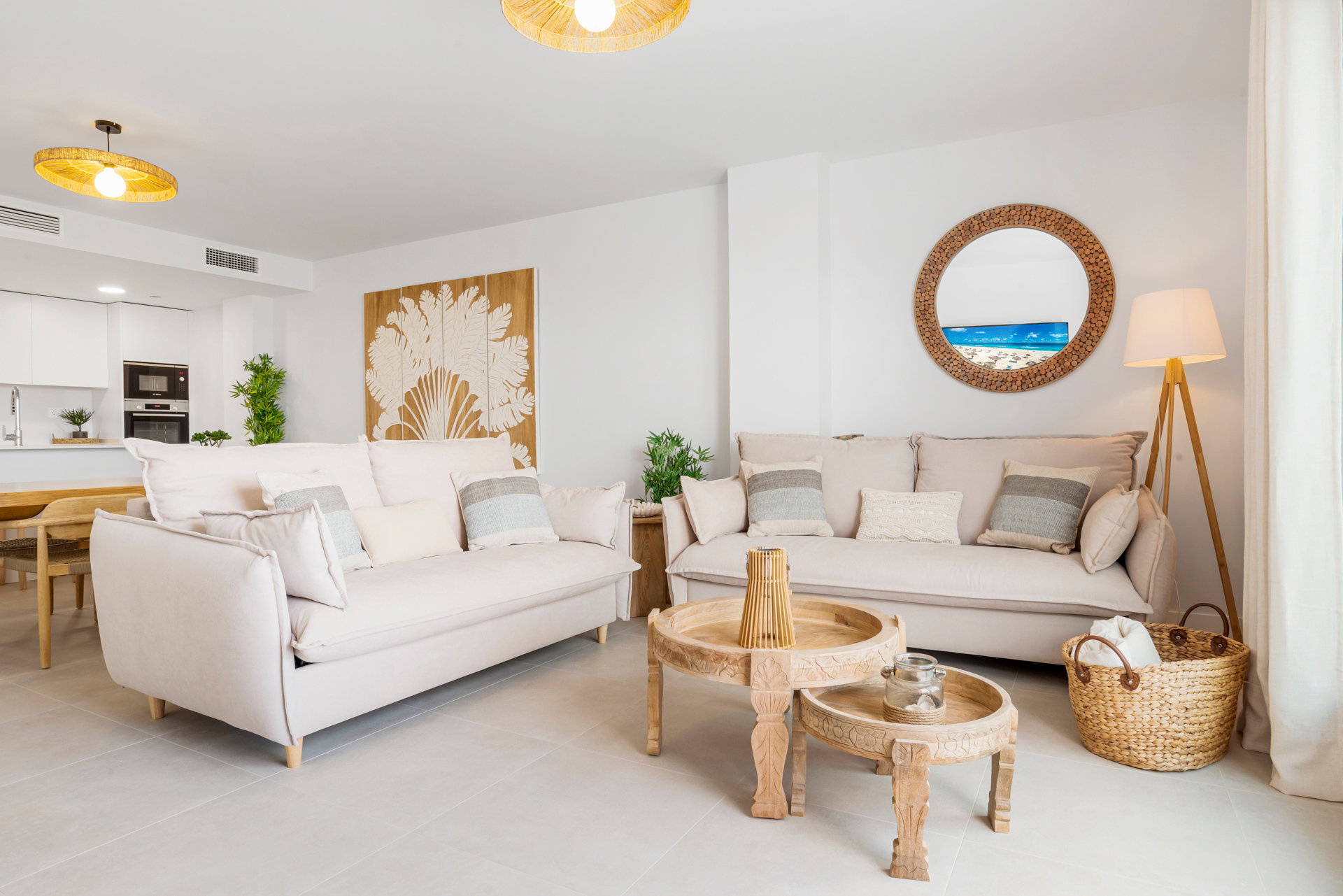 Apartamento Acogedor de Lujo en Estepona | 3 Dormitorios, Terraza, Piscina & Gym