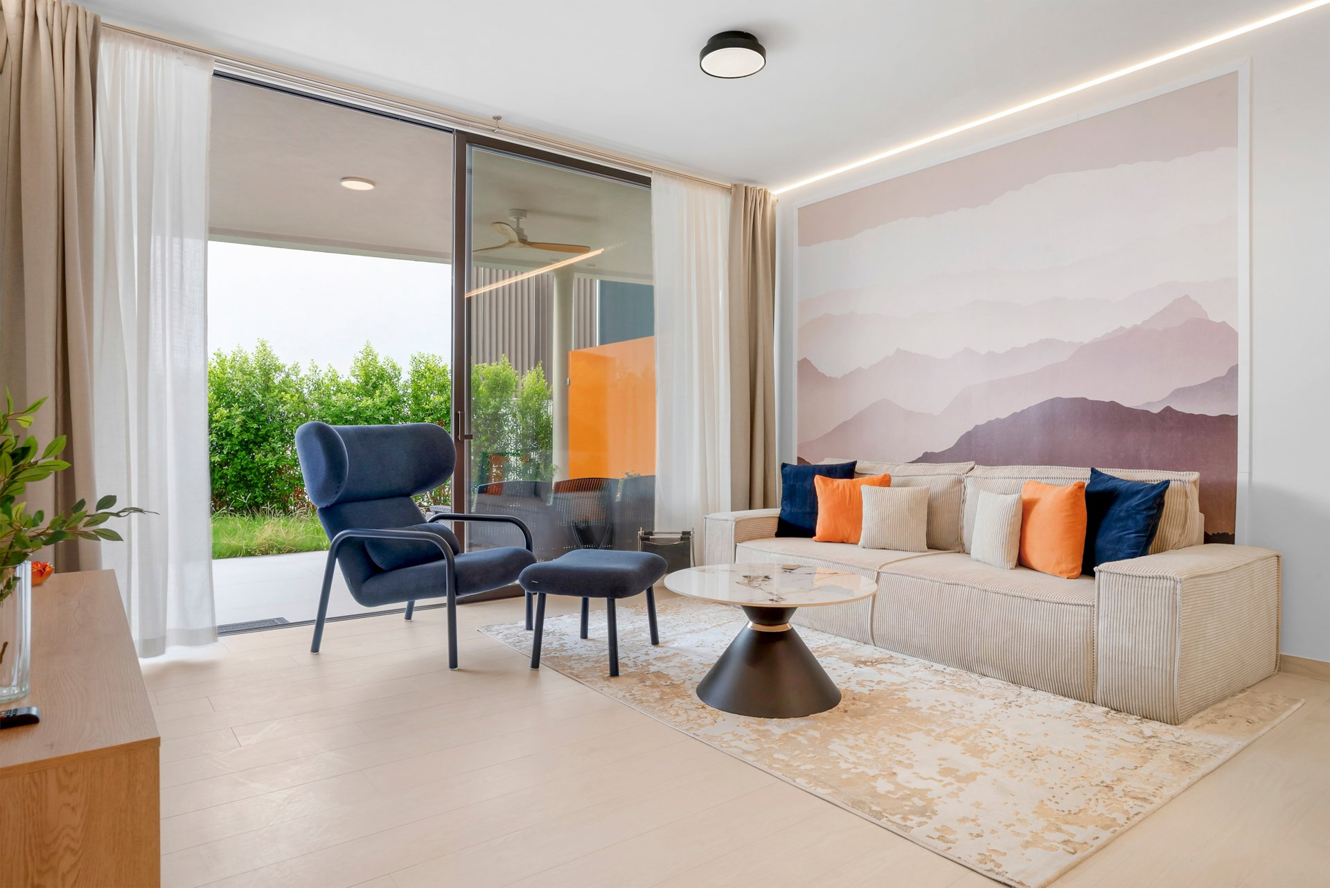 Elegante apartamento de 2 dormitorios con jardín privado y jacuzzi en Higuerón