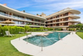 Elegante apartamento de 2 dormitorios con jardín privado y jacuzzi en Higuerón