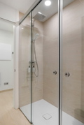 Elegante apartamento de 2 dormitorios con jardín privado y jacuzzi en Higuerón