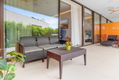 Elegante apartamento de 2 dormitorios con jardín privado y jacuzzi en Higuerón