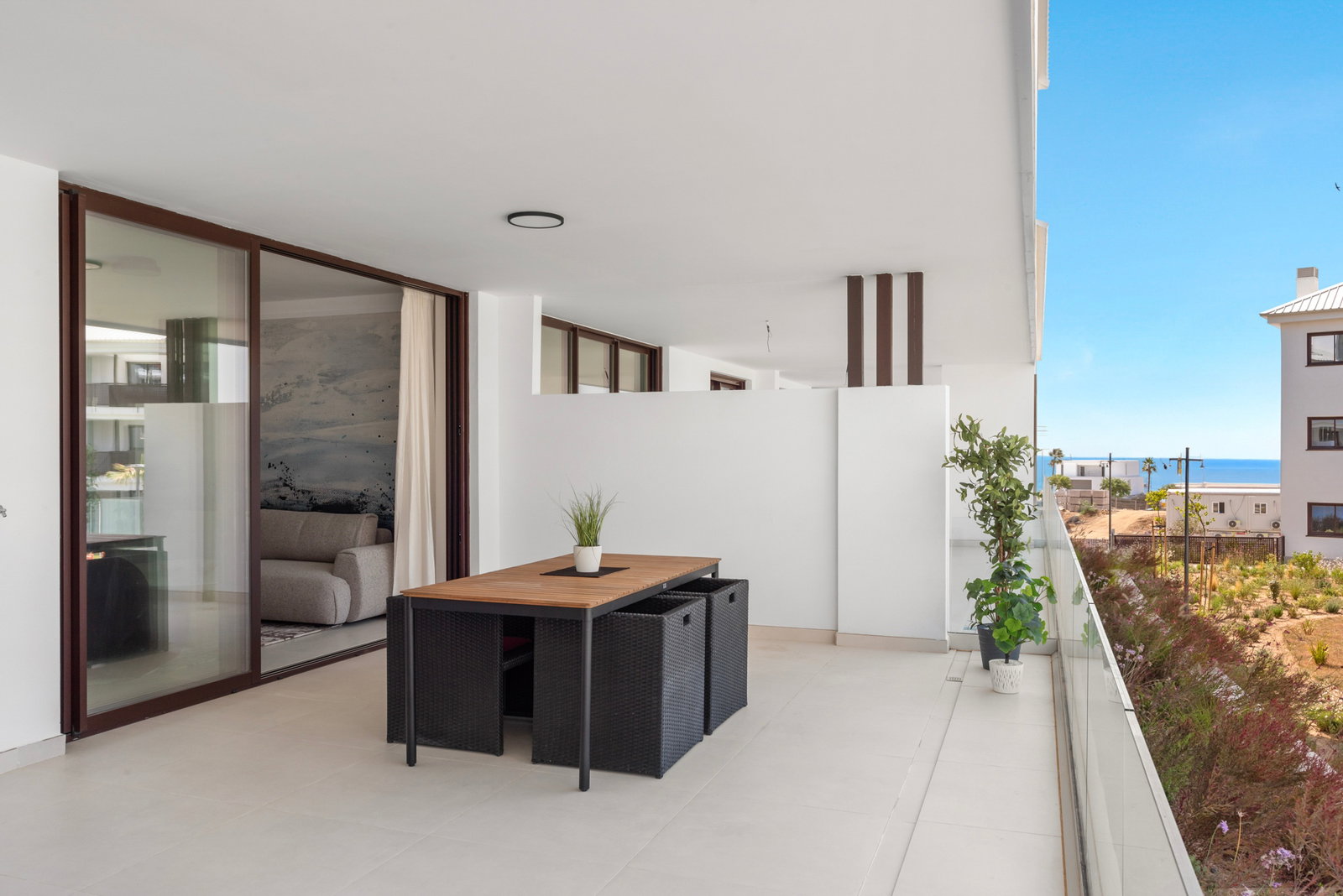 Elegante apartamento de 2 dormitorios con amplia terraza en Higuerón