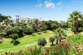 Relax en Calahonda: Jardines, piscinas y terraza soleada