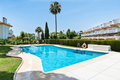 Relax en Calahonda: Jardines, piscinas y terraza soleada