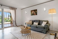 Relax en Calahonda: Jardines, piscinas y terraza soleada