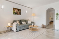 Relax en Calahonda: Jardines, piscinas y terraza soleada