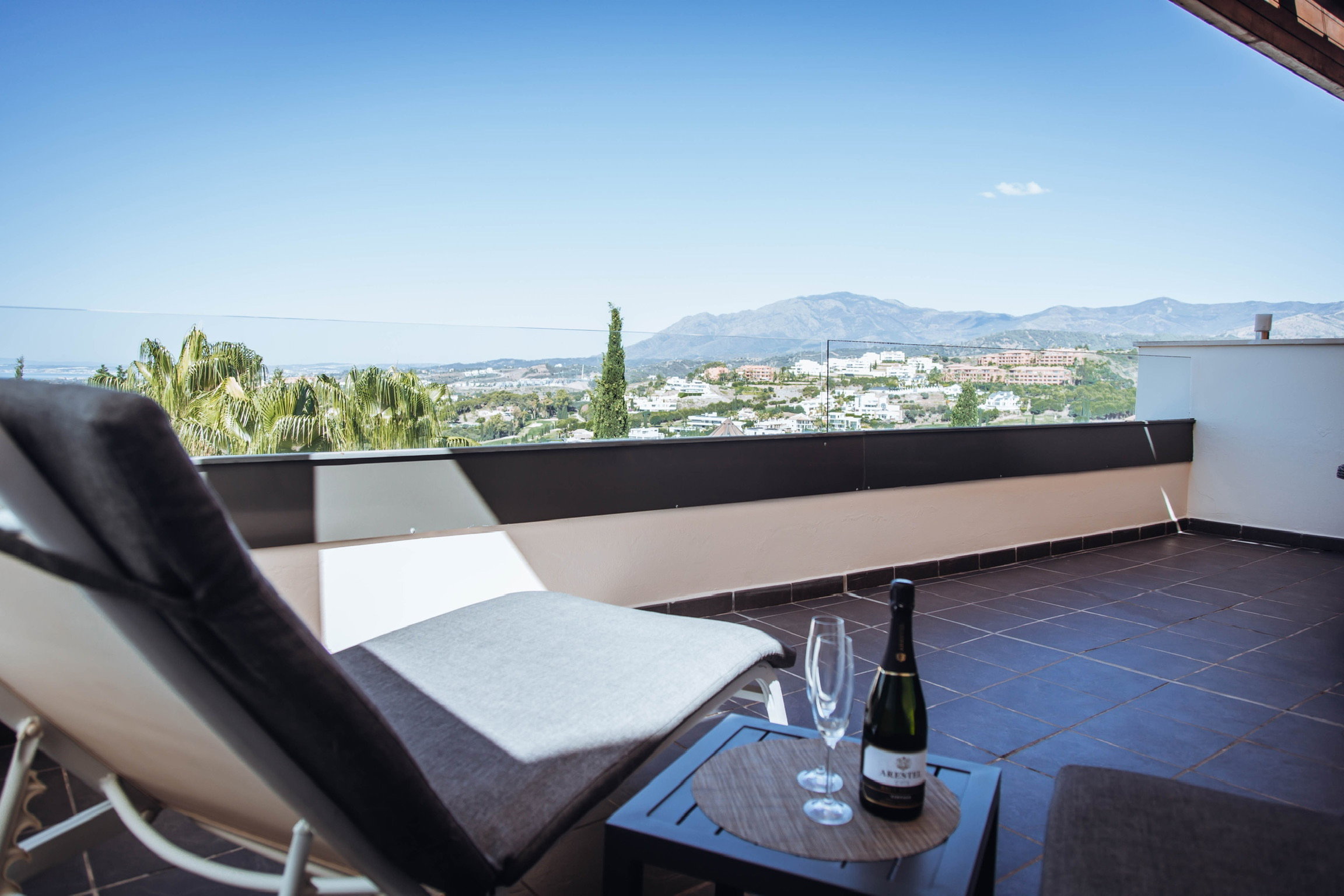5-Star Resort Apartment with Scenic Views