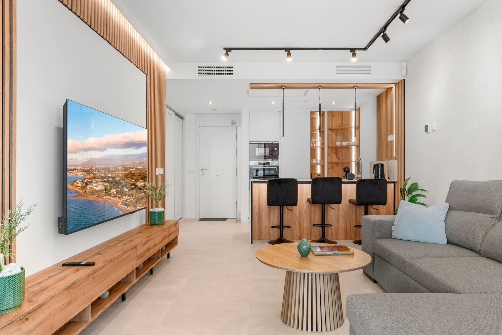 Brand-new apartment in the newly completed Nova Marina residence
