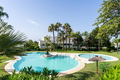Moderno apartamento con terraza a pocos minutos de Puerto Banus