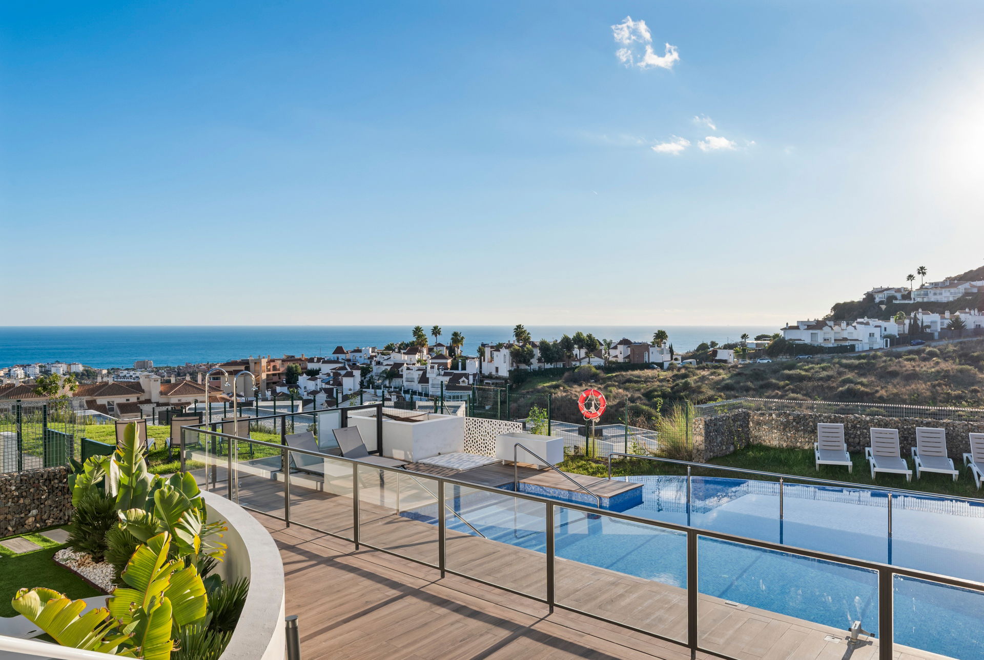 Casa moderna con vistas al mar en urbanización Alya