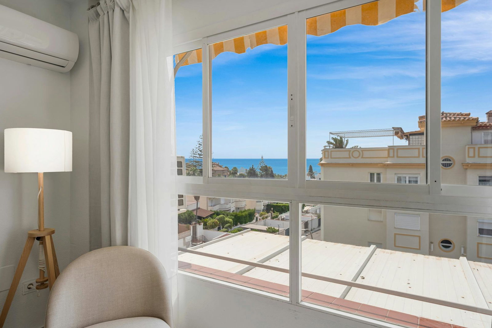 Piscina y vistas espectaculares en Torremolinos
