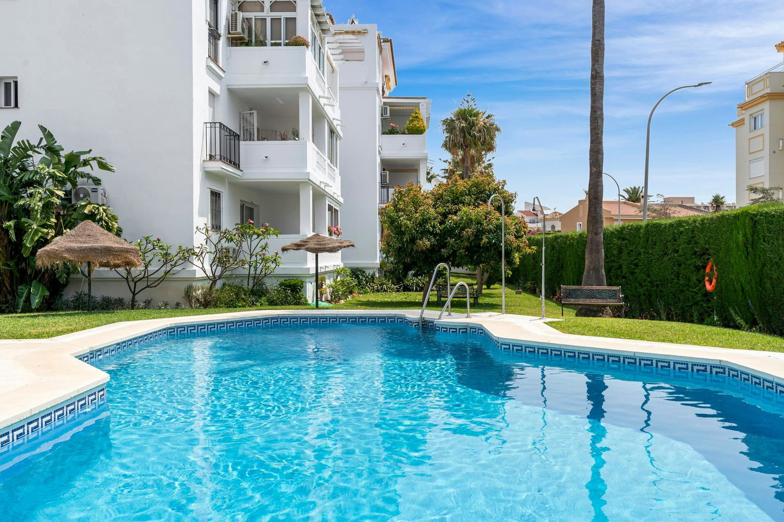 Piscina y vistas espectaculares en Torremolinos