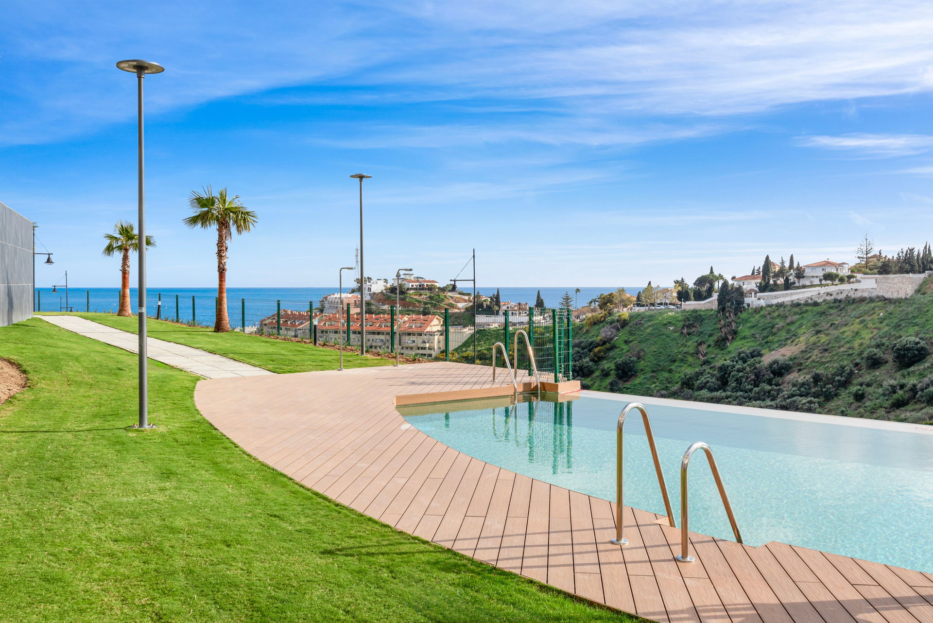 Exclusivo apartamento con terraza y vistas al mar en Lomas Higuerón