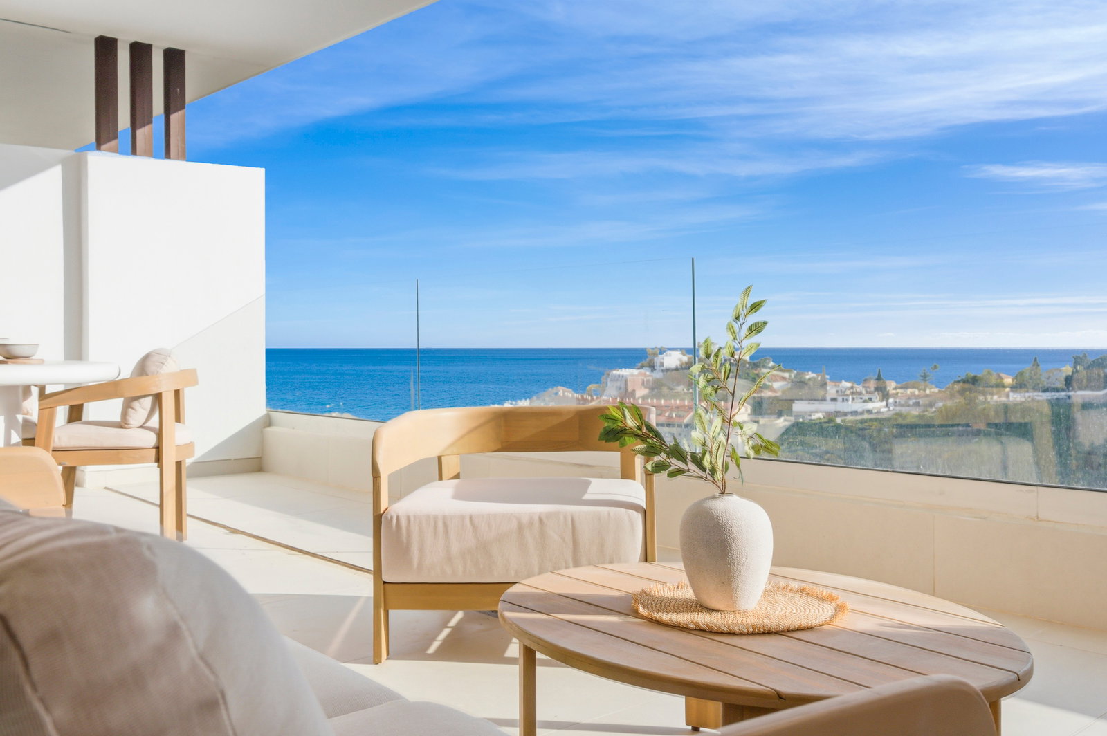 Exclusivo apartamento con terraza y vistas al mar en Lomas Higuerón