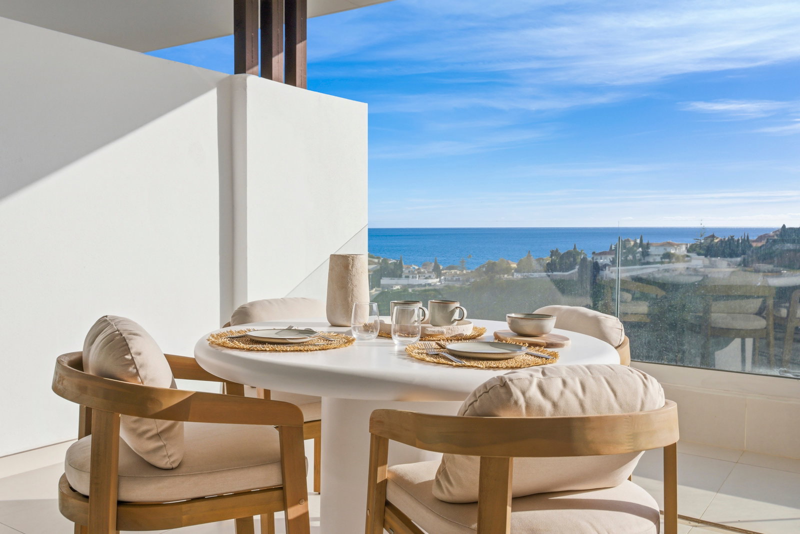 Exclusivo apartamento con terraza y vistas al mar en Lomas Higuerón