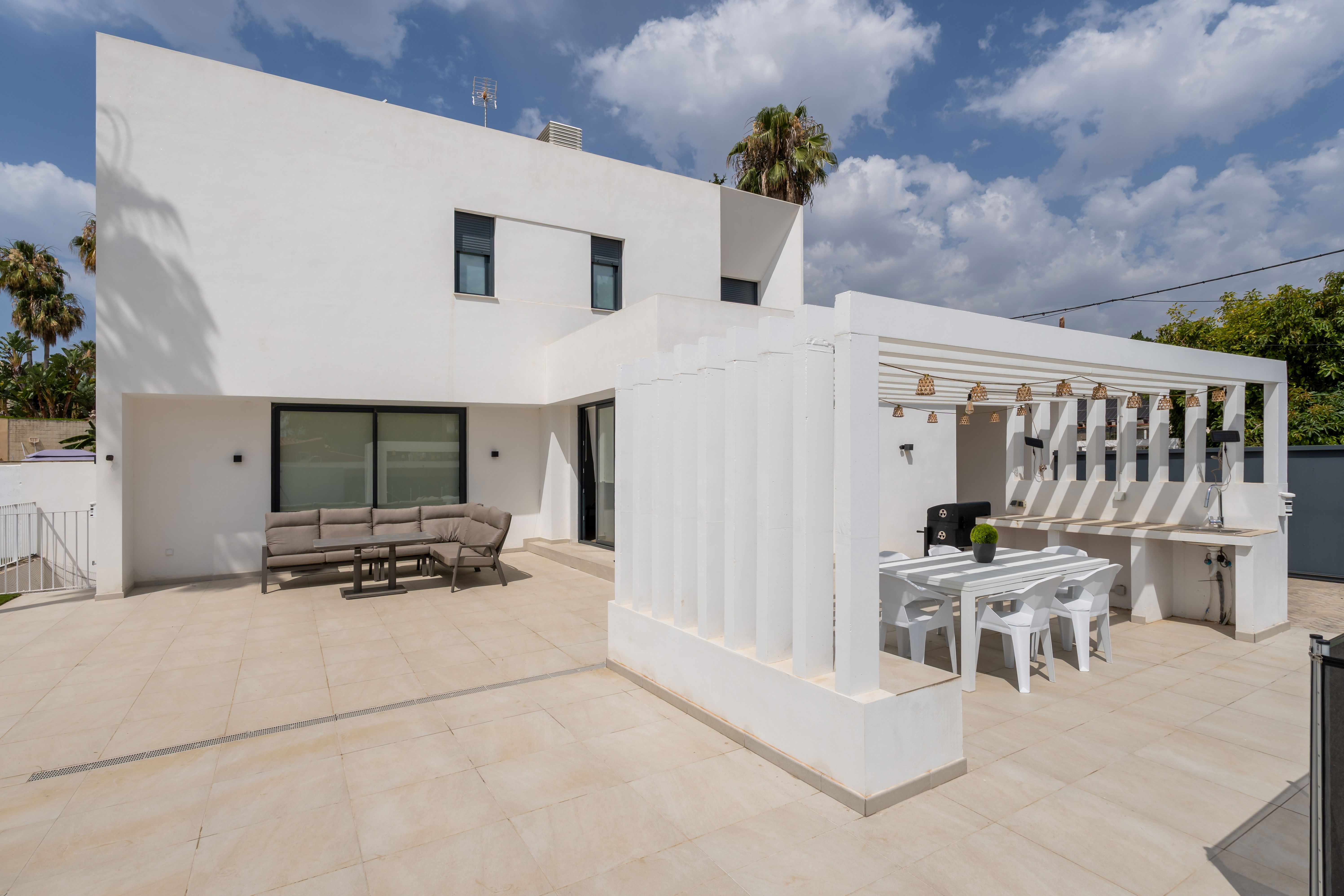 🌴 Disfruta del sol y la tranquilidad en tu propio oasis privado