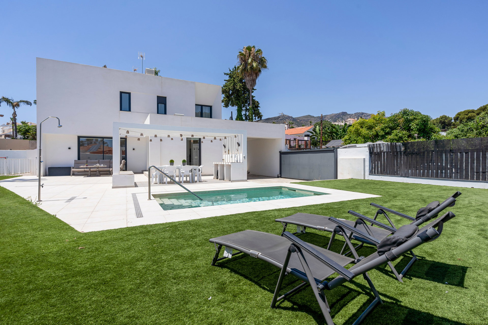 🌴 Disfruta del sol y la tranquilidad en tu propio oasis privado