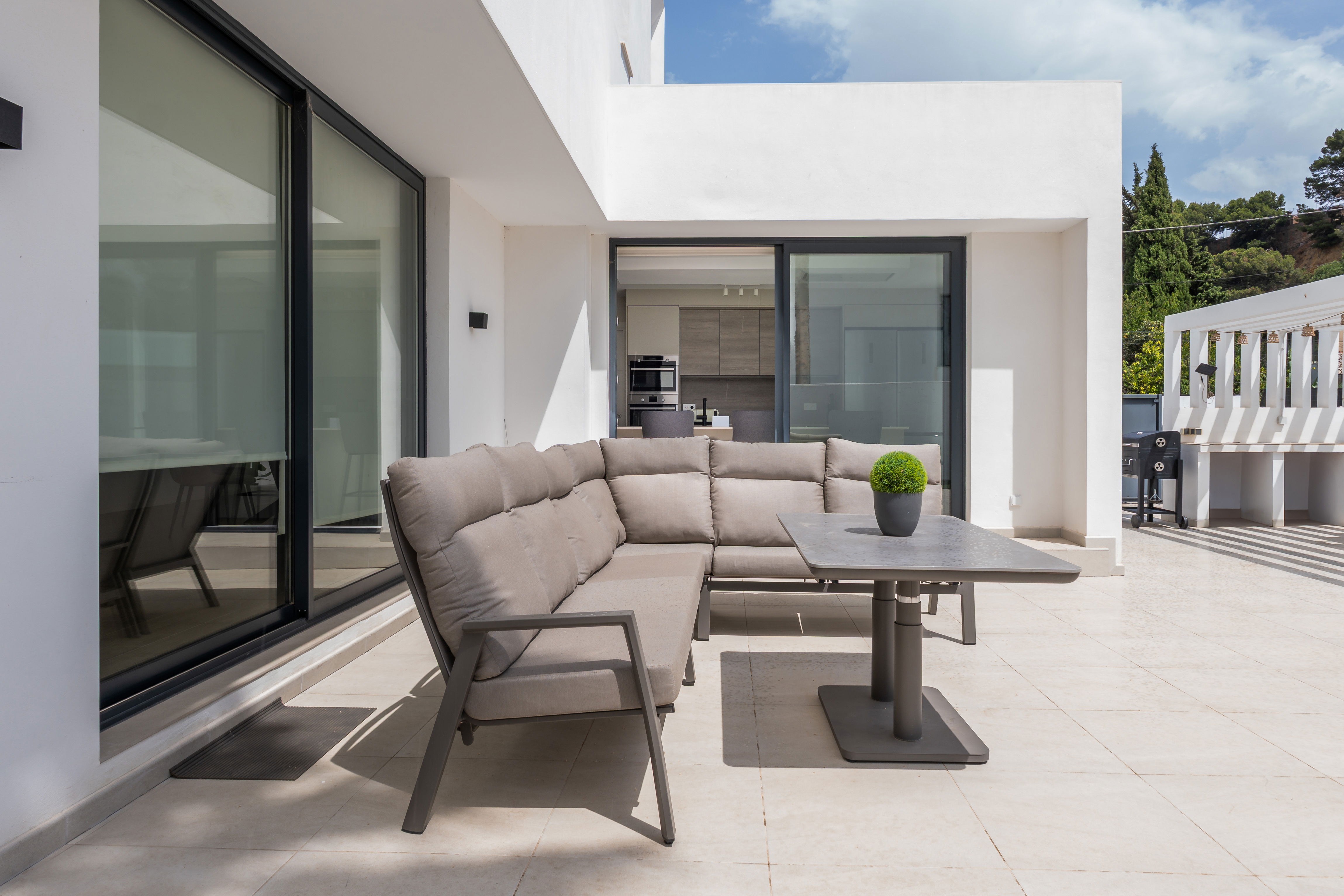 🌴 Disfruta del sol y la tranquilidad en tu propio oasis privado