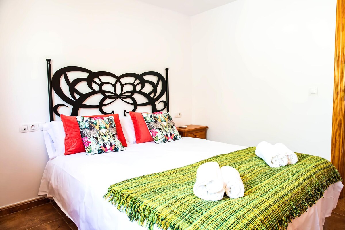 Bedroom 1 image 2