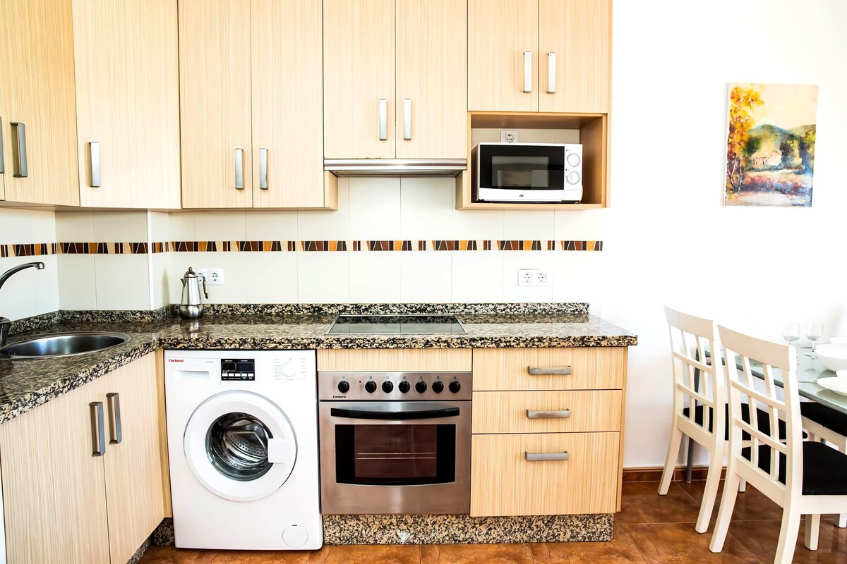 Full kitchen image 1