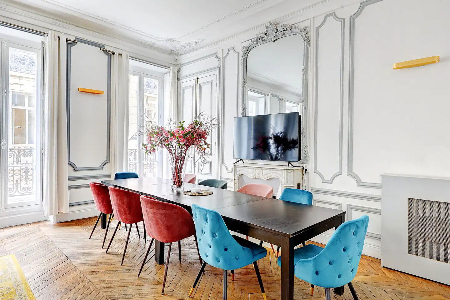 Parisian Elegance Apartment – Paris, France