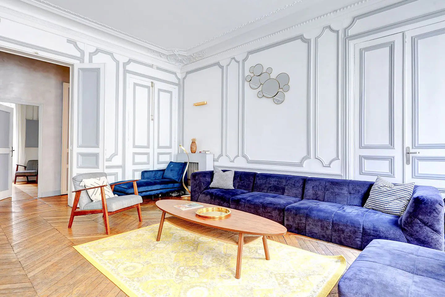 Parisian Elegance Apartment – Paris, France