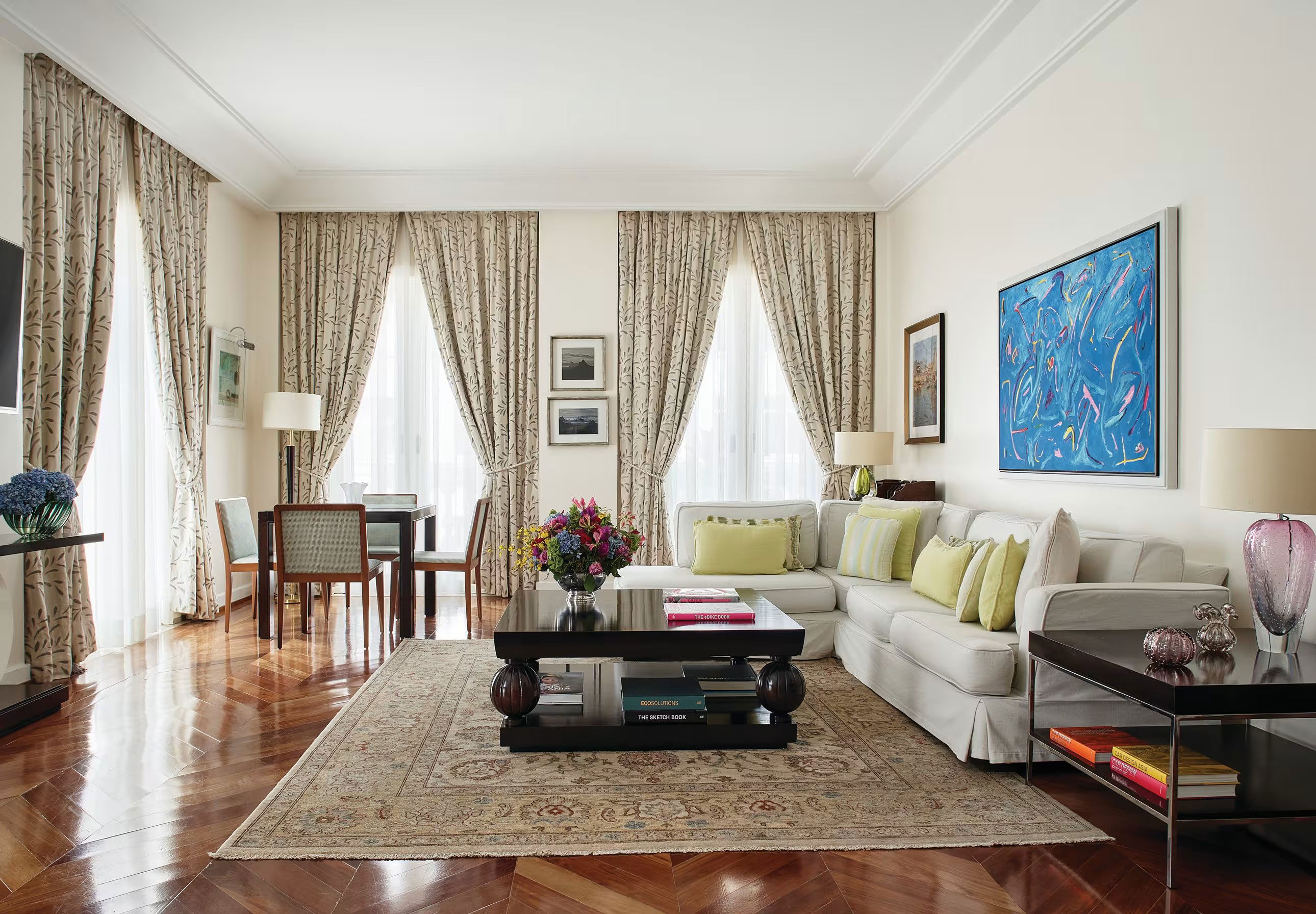 Parisian Elegance Apartment – Paris, France