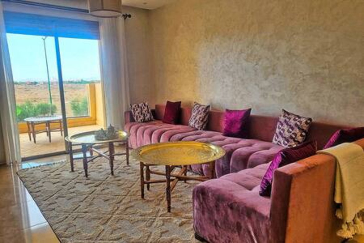 Modern spacious apartment. Pool & terrace with clear view. Ideal location