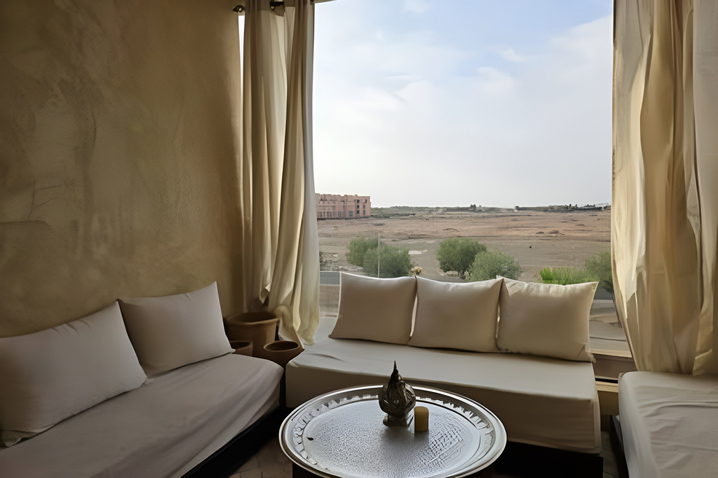Modern spacious apartment. Pool & terrace with clear view. Ideal location