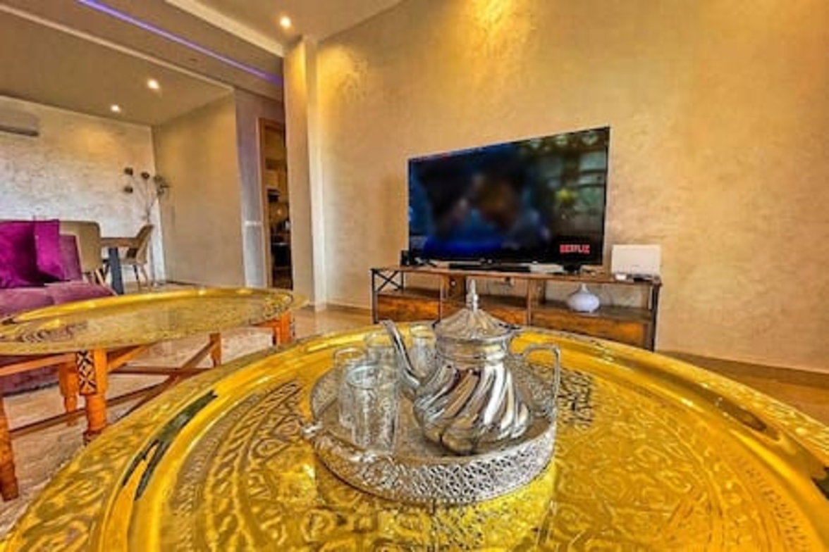Modern spacious apartment. Pool & terrace with clear view. Ideal location