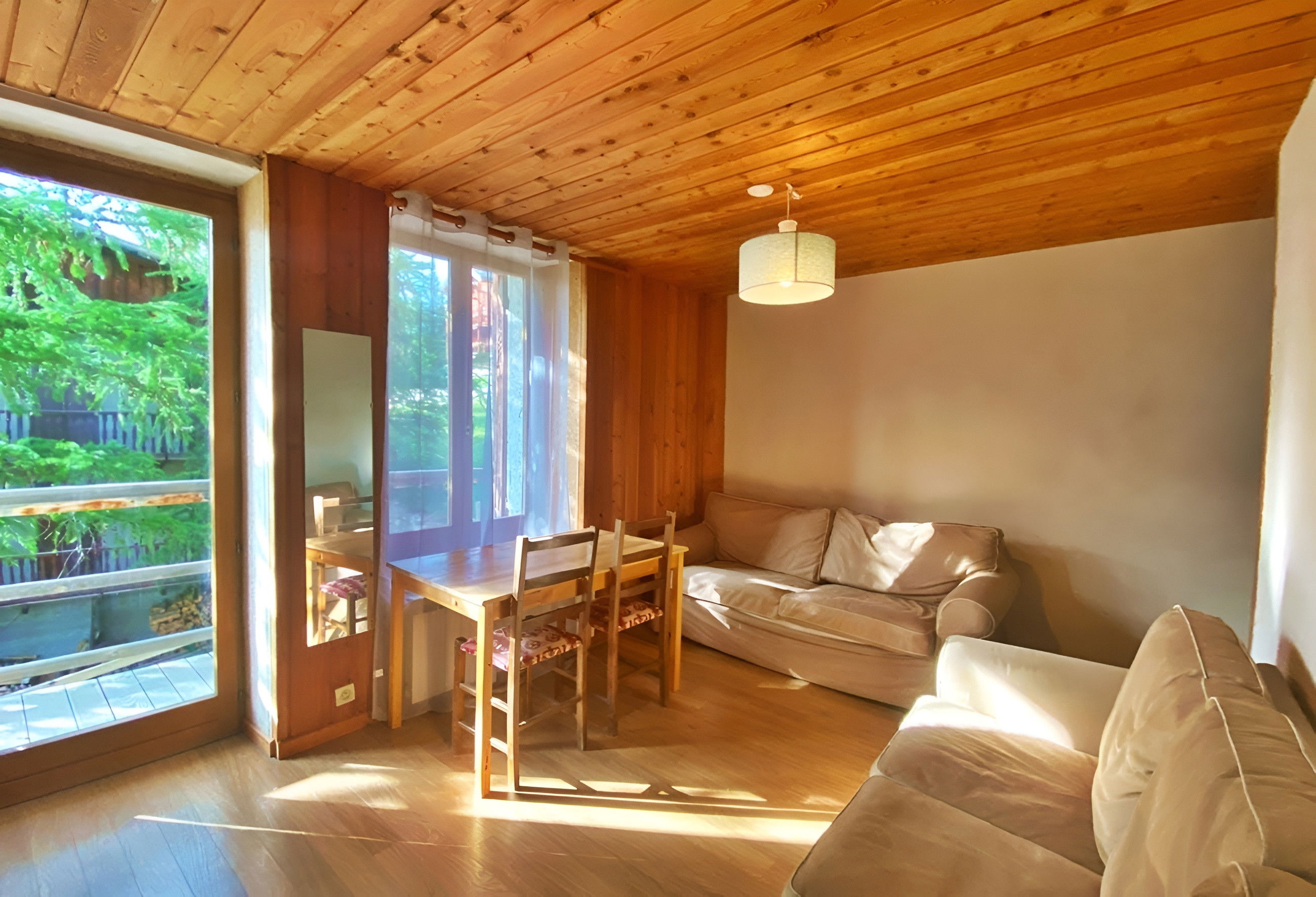 CASA-Salon Bella Ciao Suite for 5 Guests