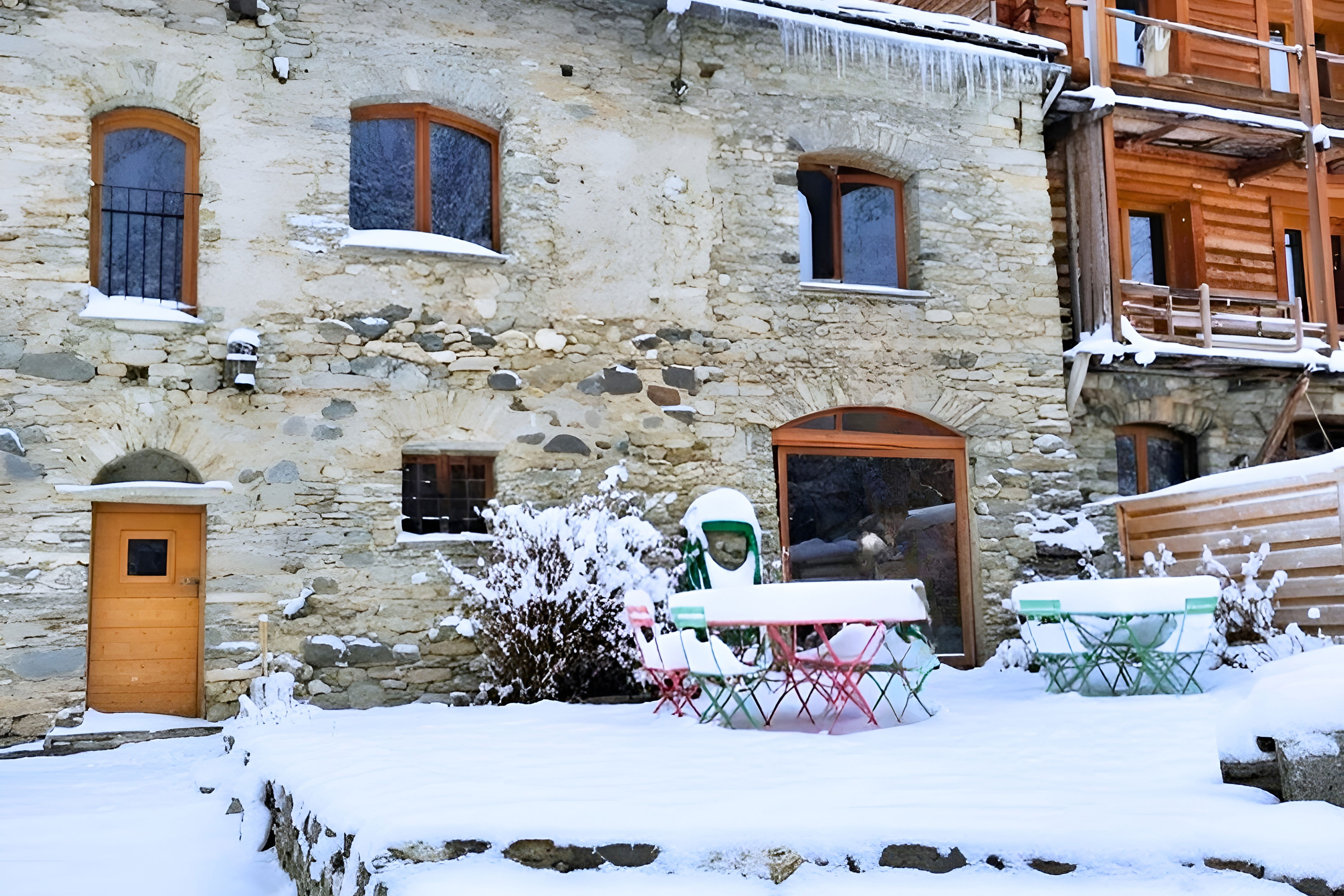 CASA-Salon Bella Ciao Suite for 5 Guests