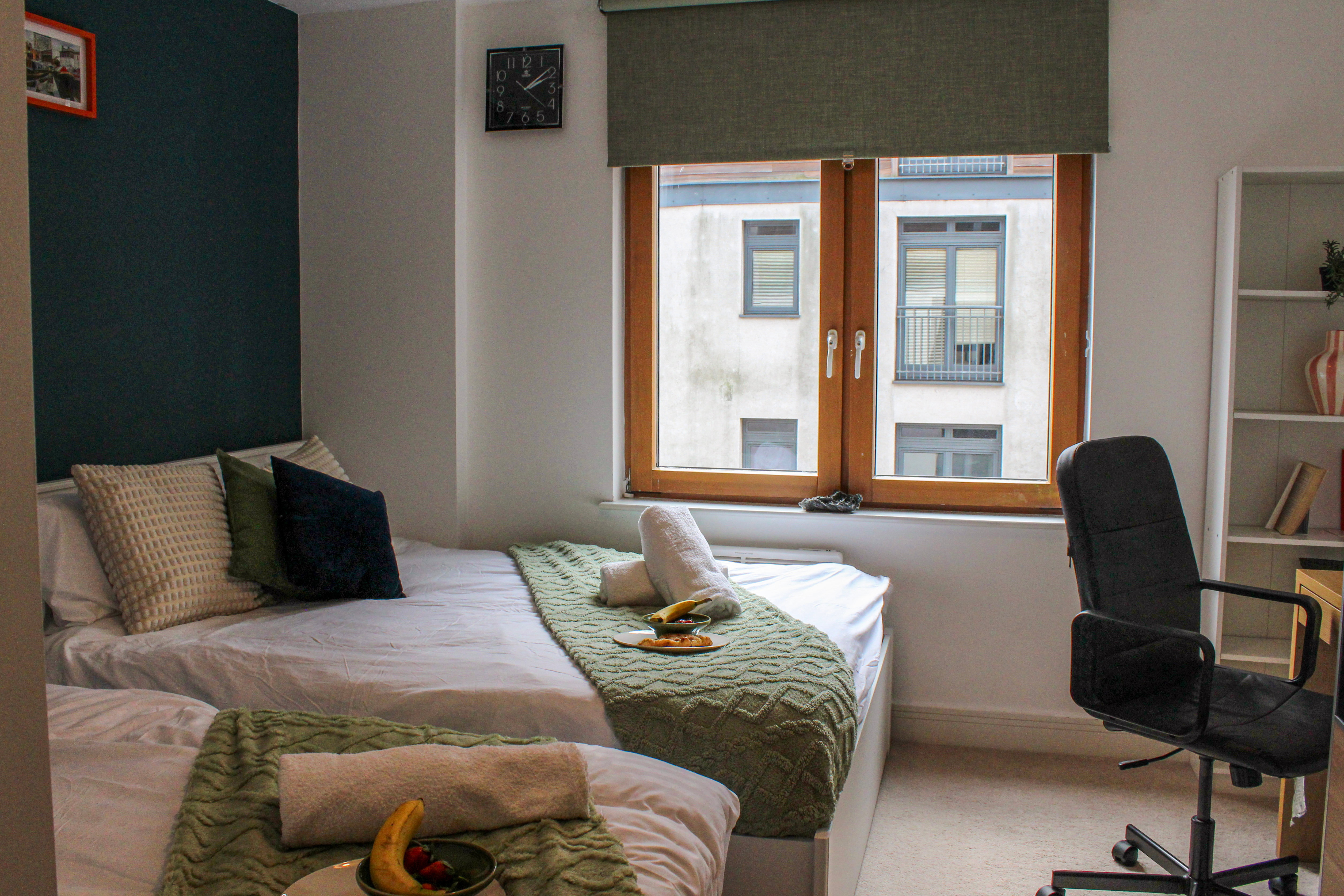 B1 Executive Stay | Parking, Workspace & 2 Bathrooms