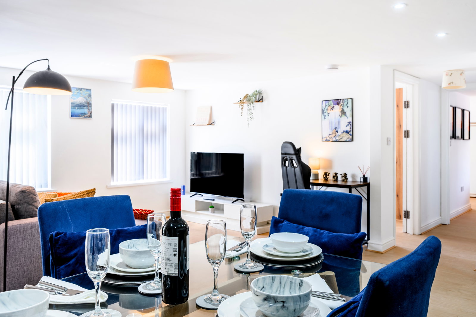 2 Full Flats, Whole House,Sleeps 14, 5 bedrooms
