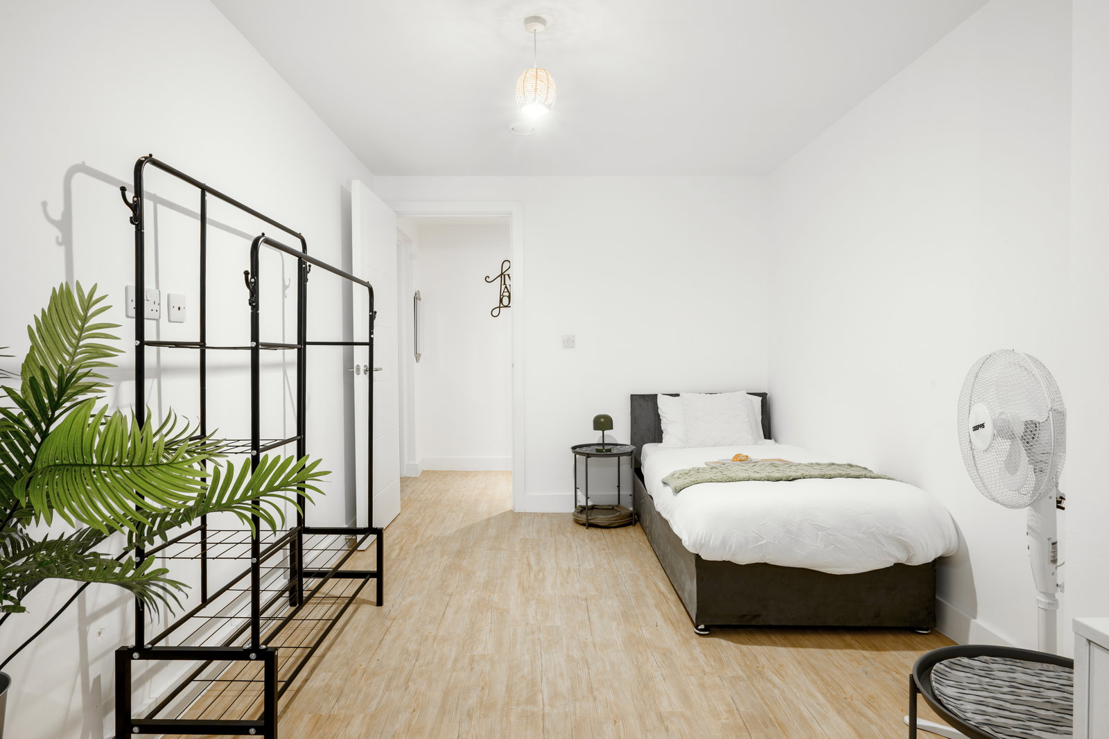 Huge Digbeth Apt, Sleeps 8, 5bed, Free Parking.