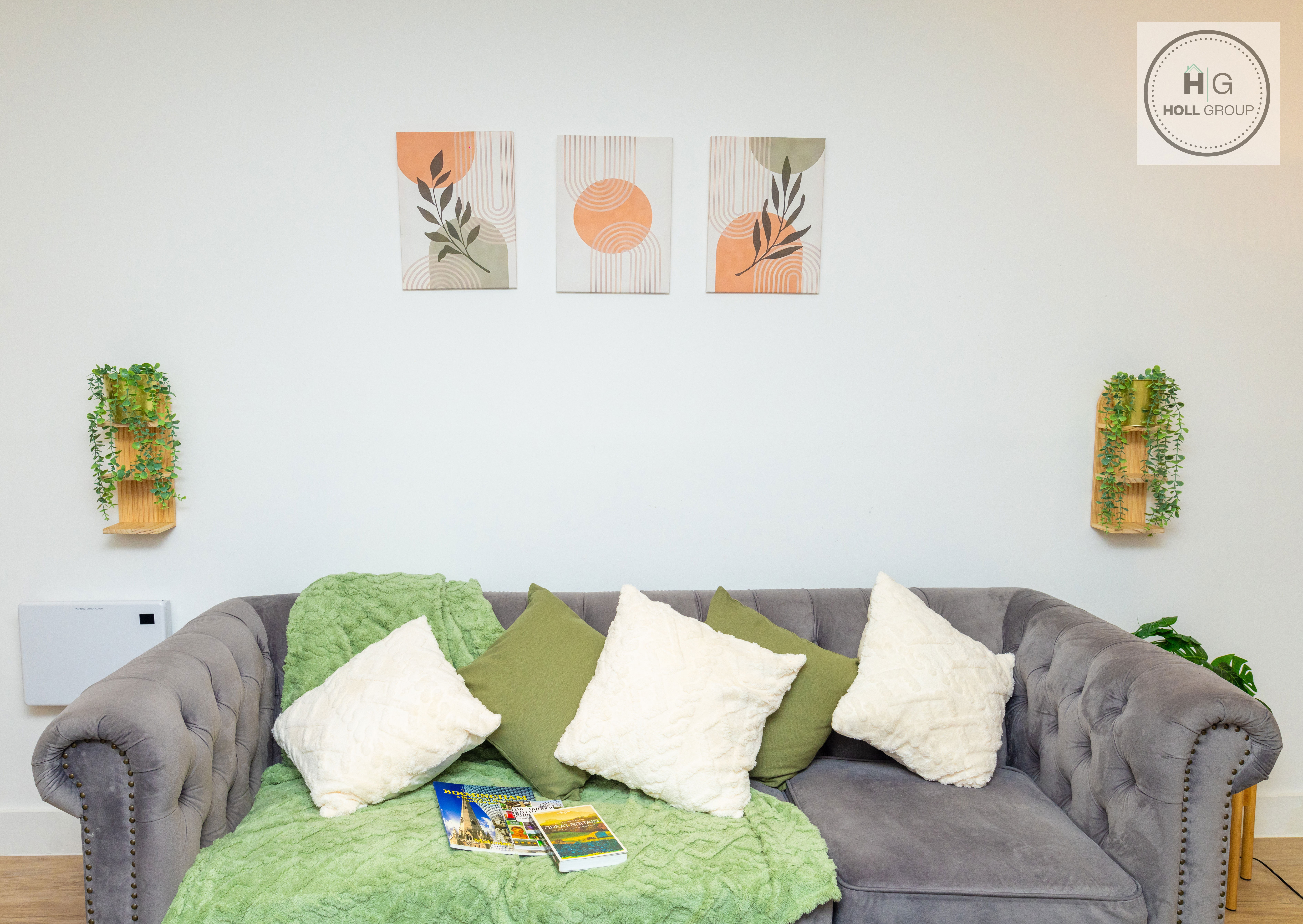 HUGE Digbeth Flat | Sleeps 8 | Free Parking | 5 Beds
