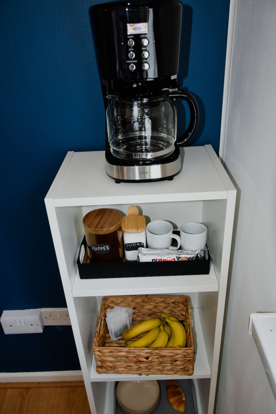 Kickstart your Birmingham weekend with our welcome pack! Enjoy a dedicated coffee station stocked with fresh coffee, tea, sugar, and sweet treats. The perfect morning fuel for families or event groups before heading out to explore the city.