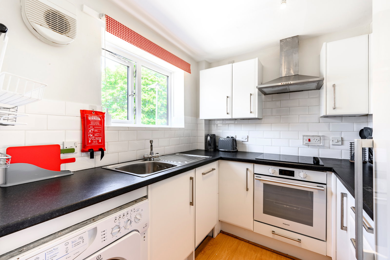 Stylish 2-Bed Apt · Canals & Brindleyplace · Free Parking · Sleeps 6