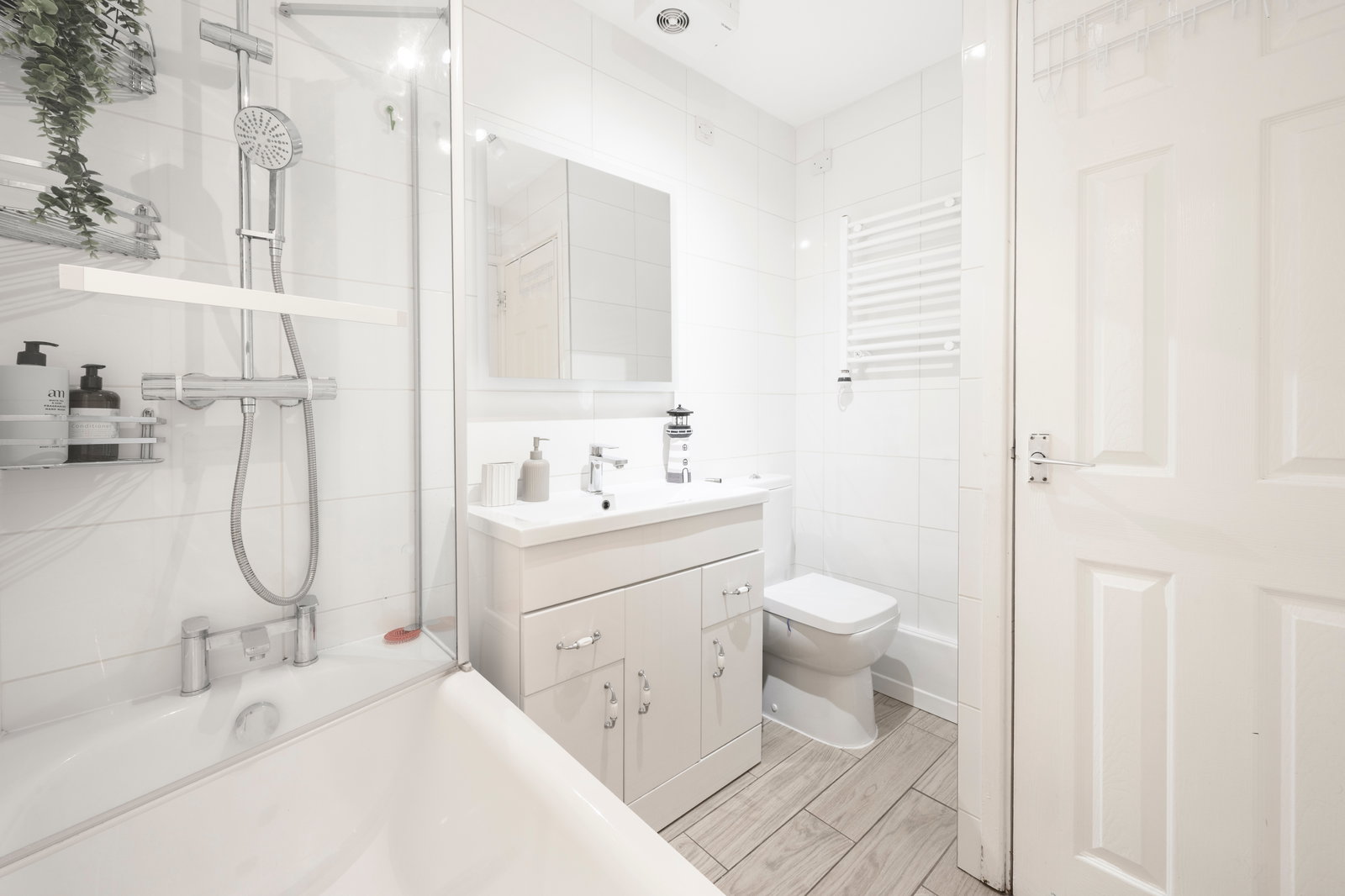 Stylish 2-Bed Apt · Canals & Brindleyplace · Free Parking · Sleeps 6