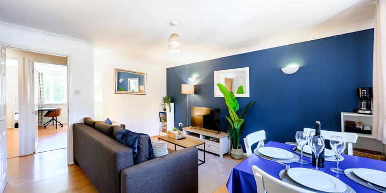 Stylish 2-Bed Apt · Canals & Brindleyplace · Free Parking · Sleeps 6